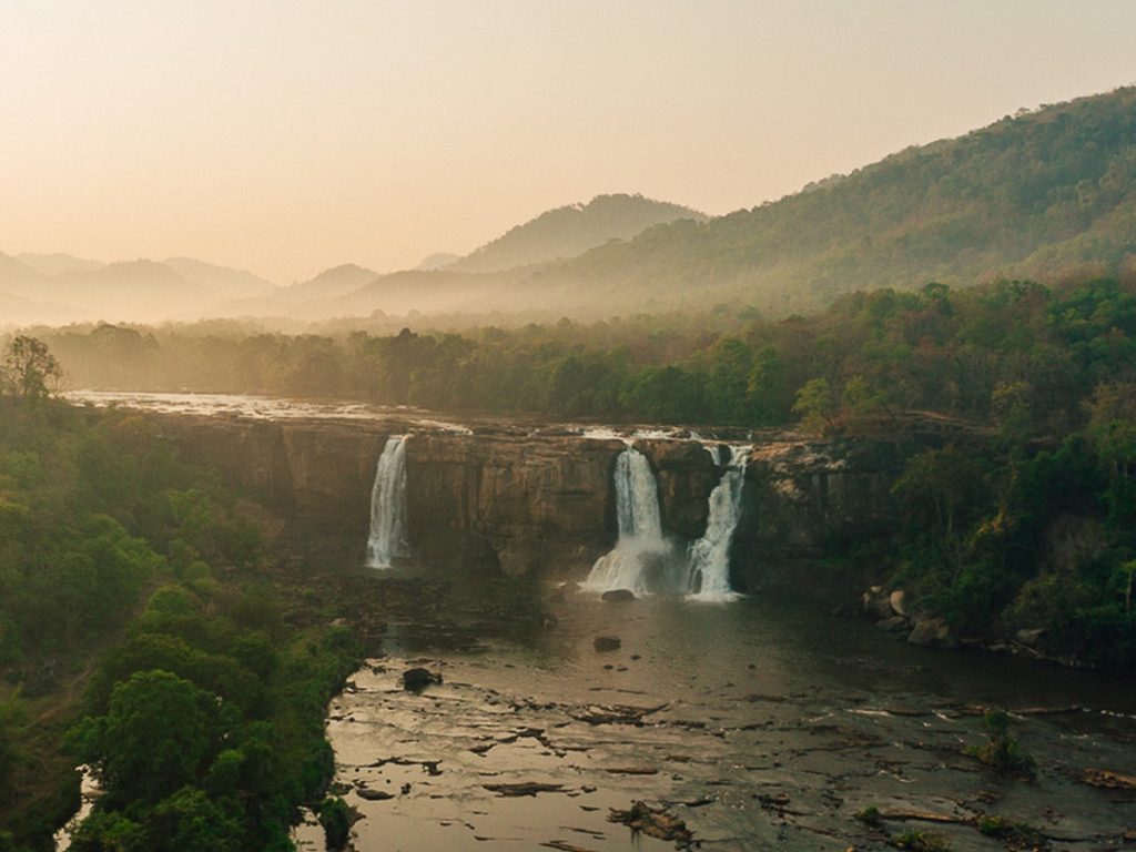 athirapally-water-falls-kerala